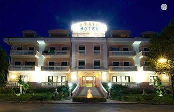 Hotel Residence Adria Rodi Garganico Extérieur photo