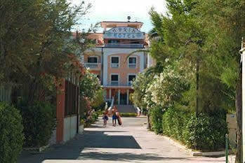 Hotel Residence Adria Rodi Garganico Extérieur photo