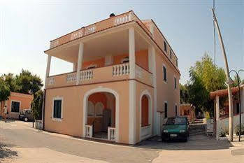 Hotel Residence Adria Rodi Garganico Extérieur photo